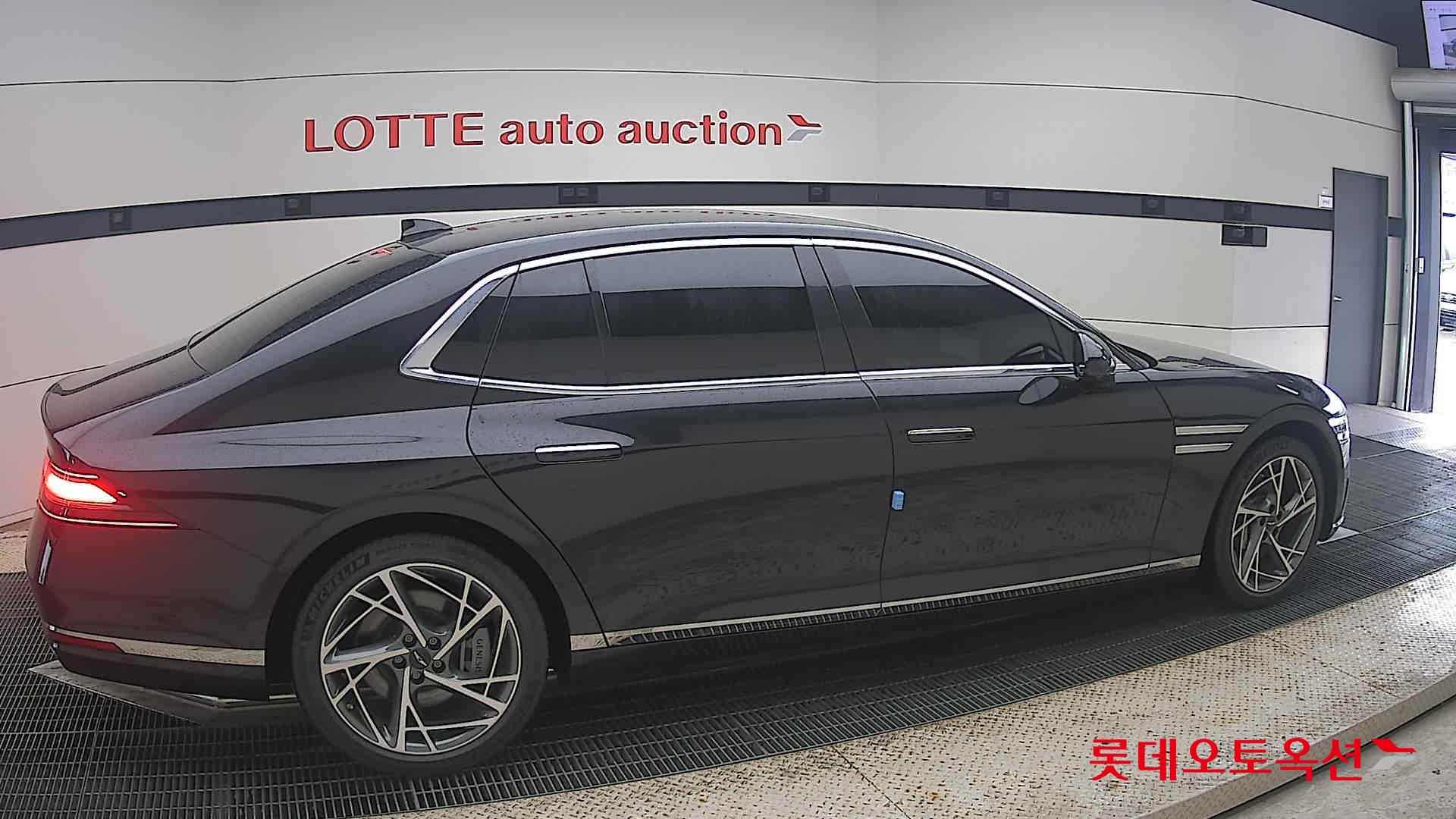 2022 - genesis g90