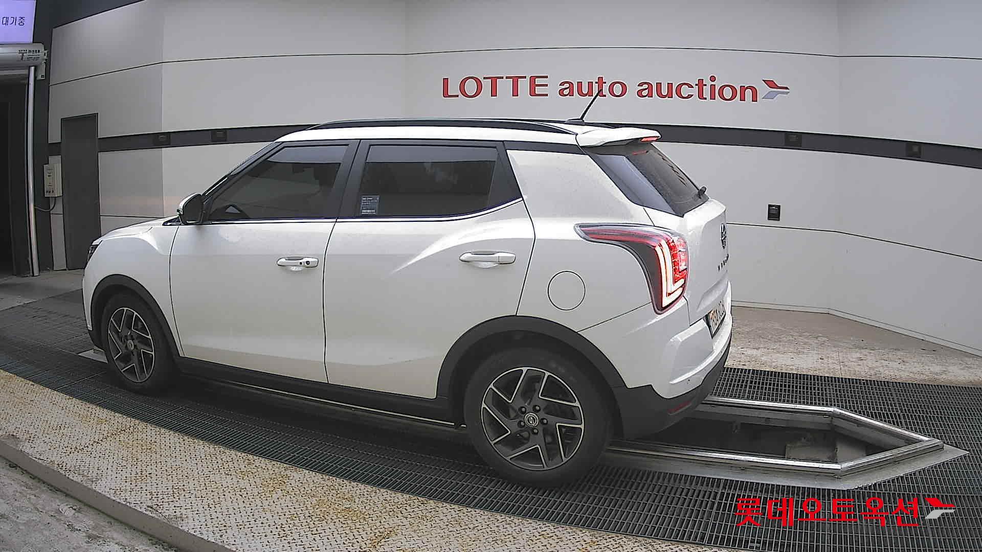 KG Mobility Tivoli - 14
