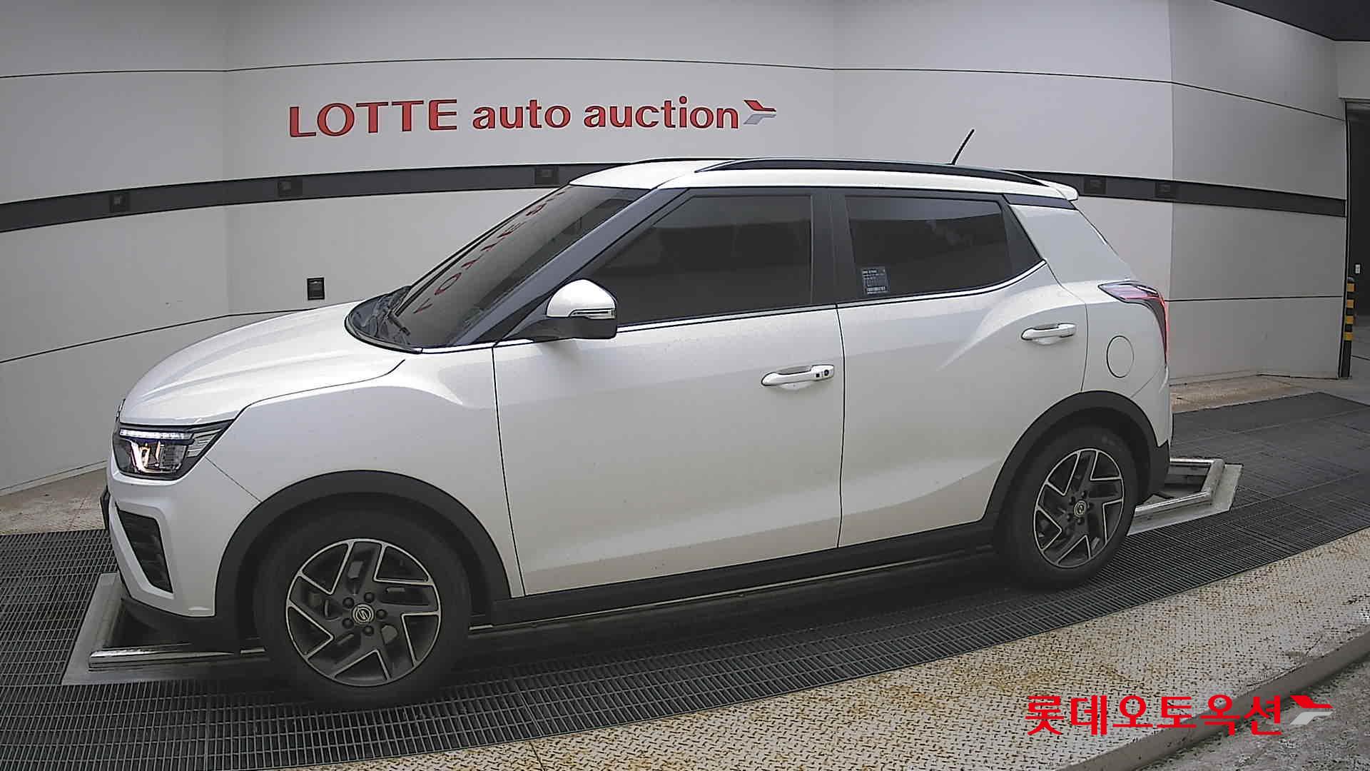 KG Mobility Tivoli - 12