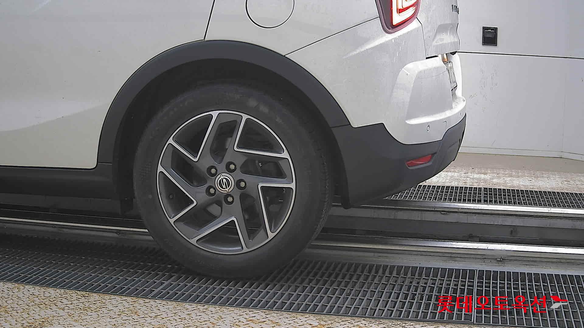 KG Mobility Tivoli - 26