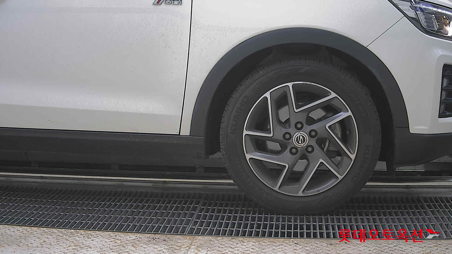 KG Mobility Tivoli - 27