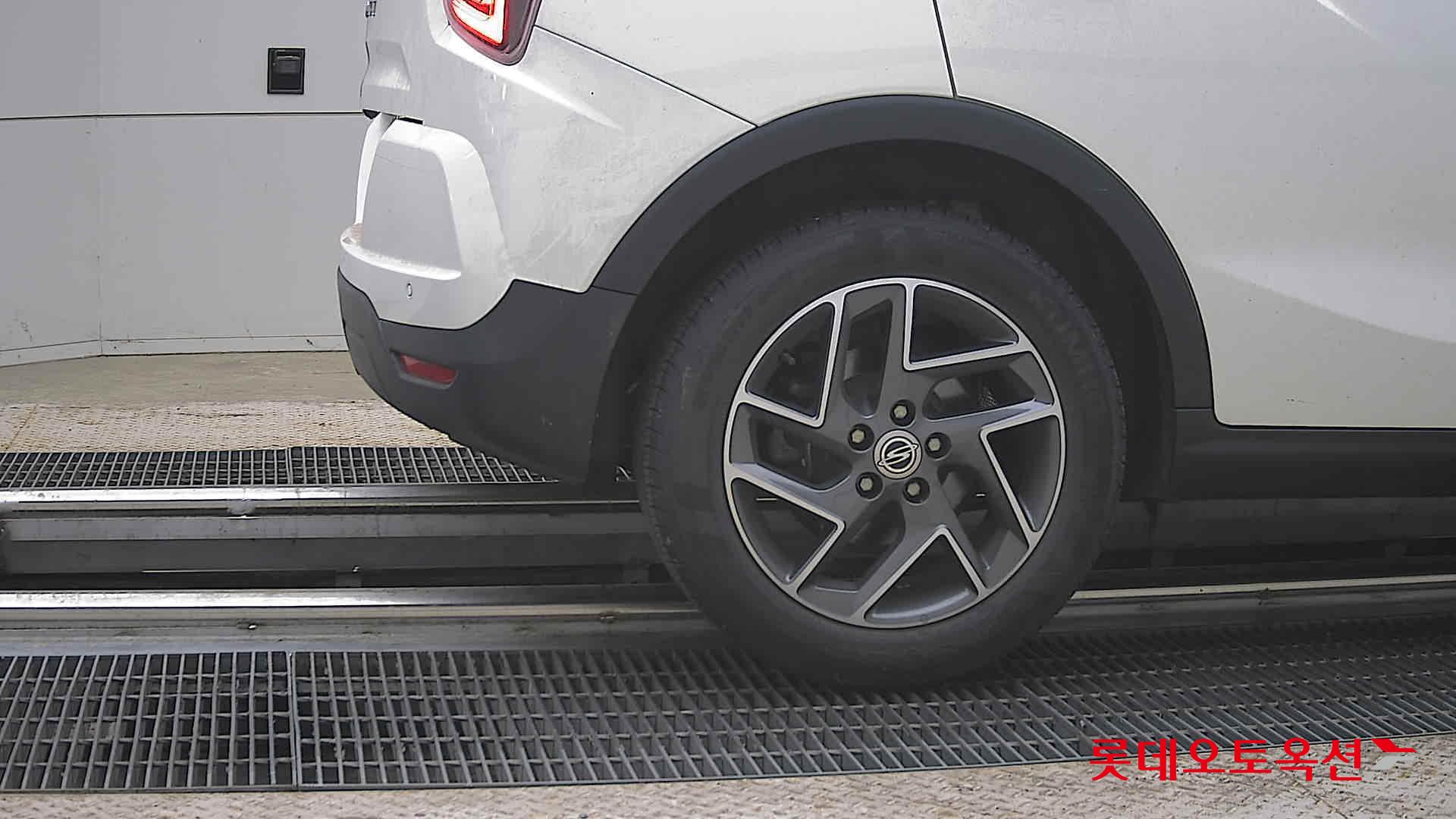 KG Mobility Tivoli - 28