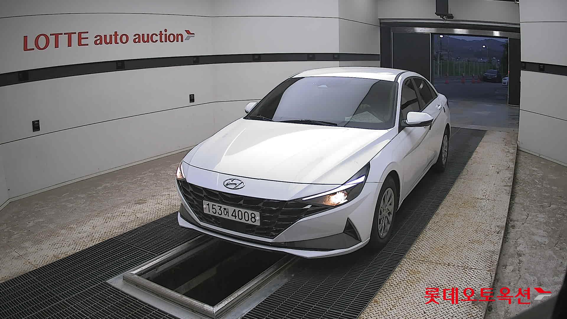 Hyundai Elantra - 10