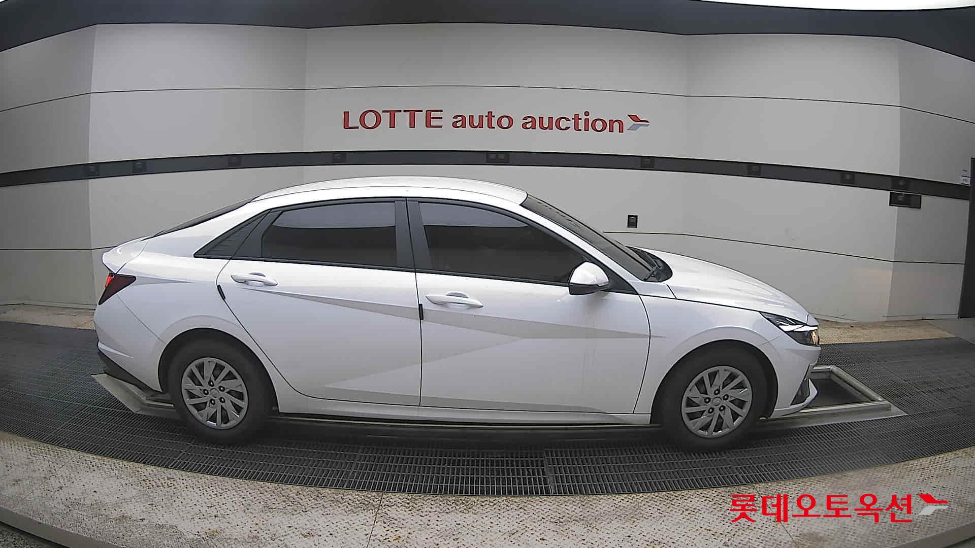 Hyundai Elantra - 21
