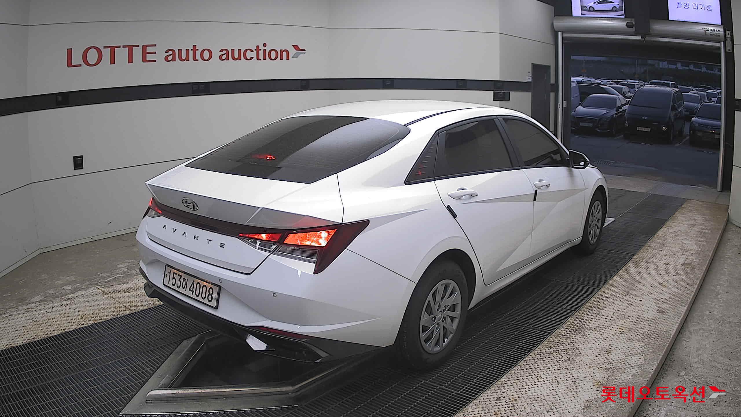 Hyundai Elantra - 5