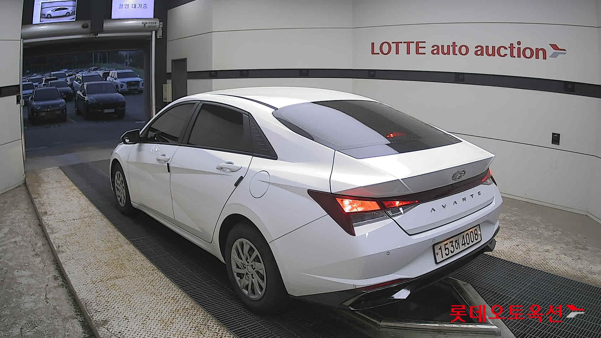 Hyundai Elantra - 4