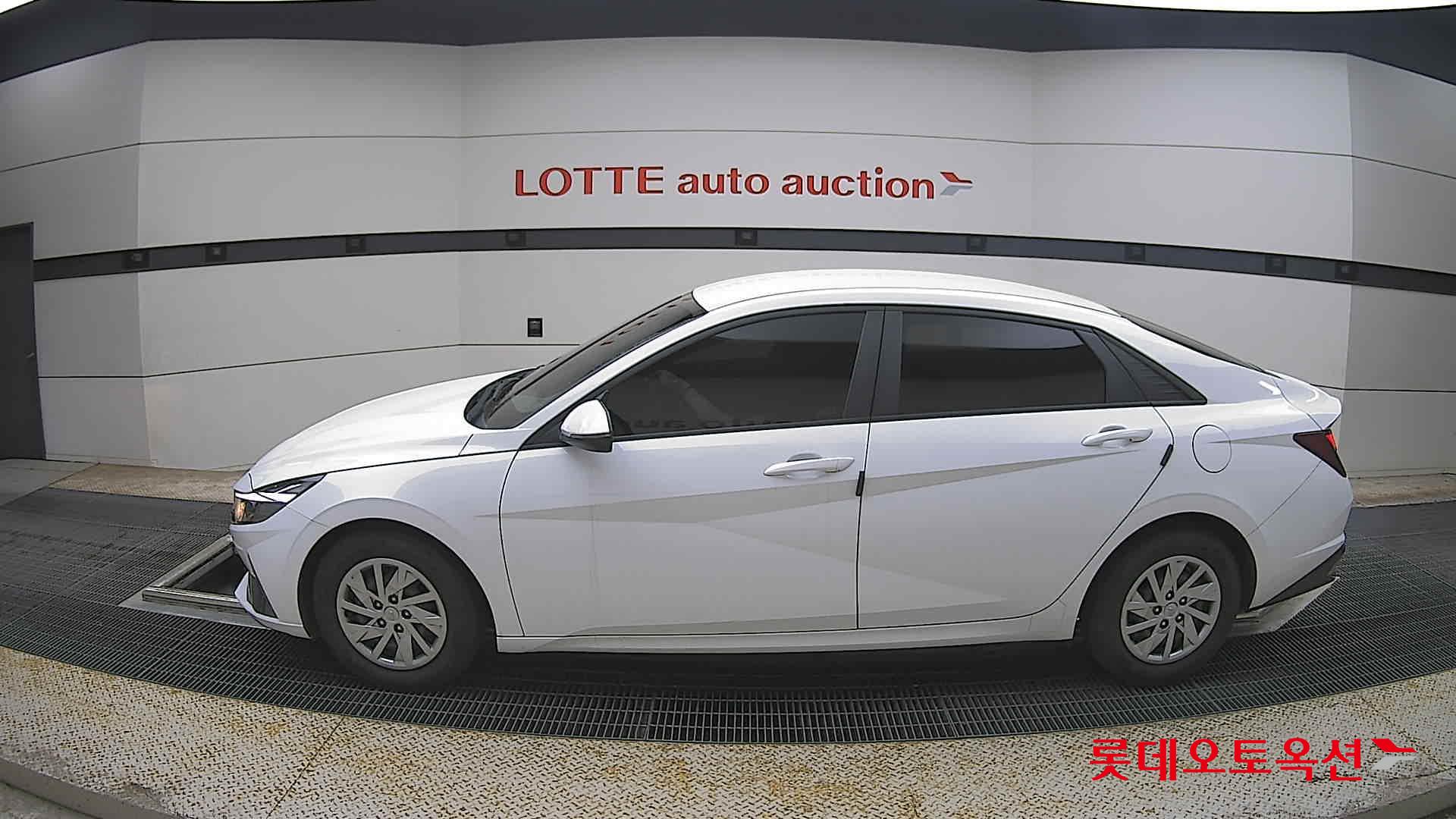 Hyundai Elantra - 13
