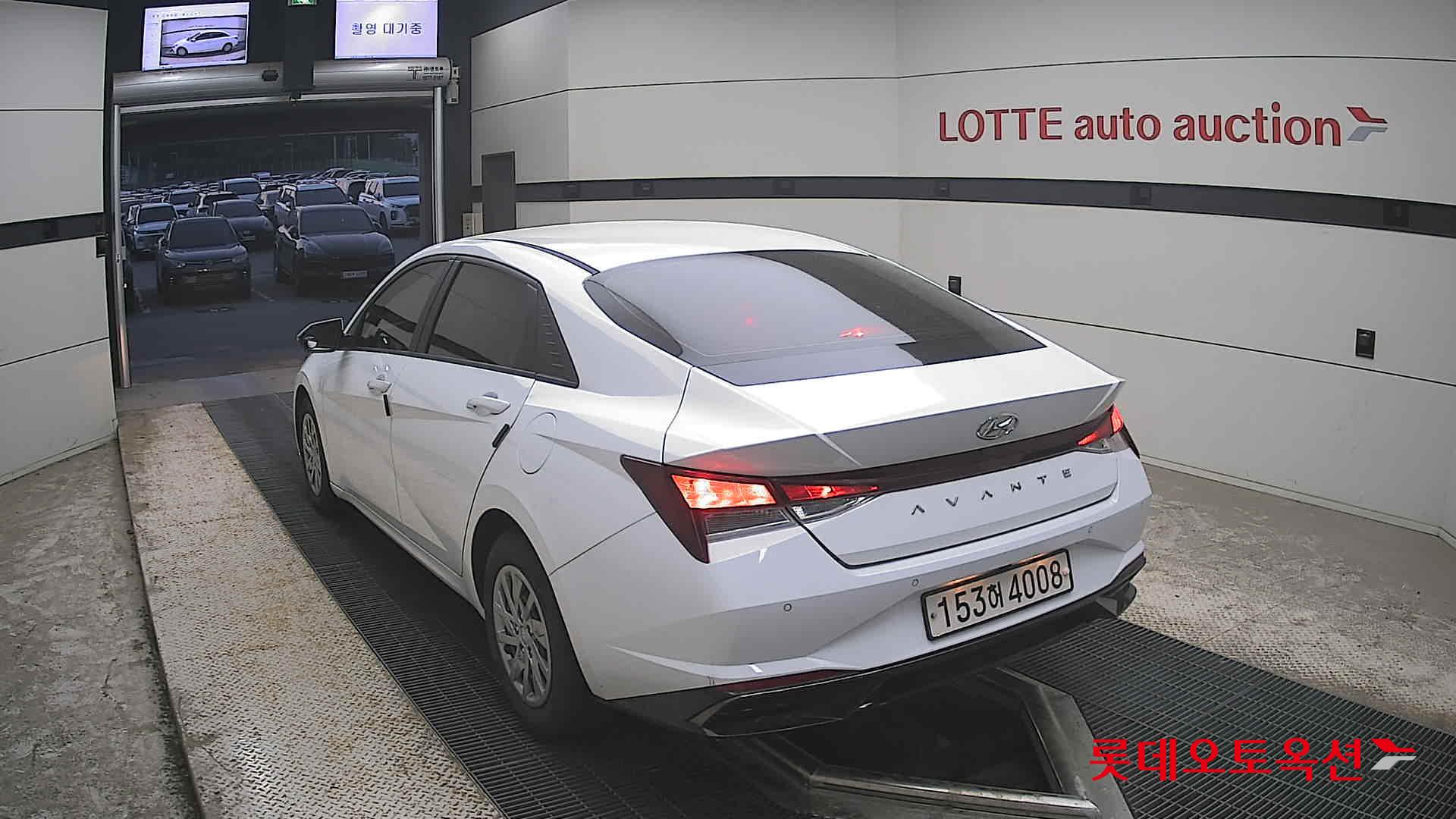 Hyundai Elantra - 16