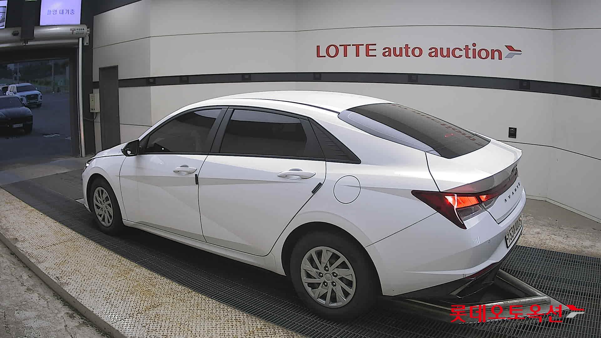 Hyundai Elantra - 15