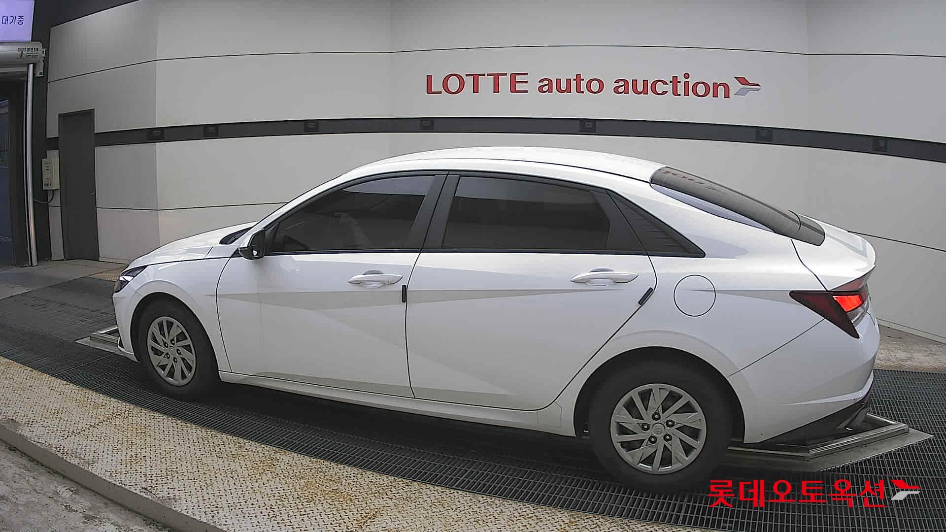 Hyundai Elantra - 14