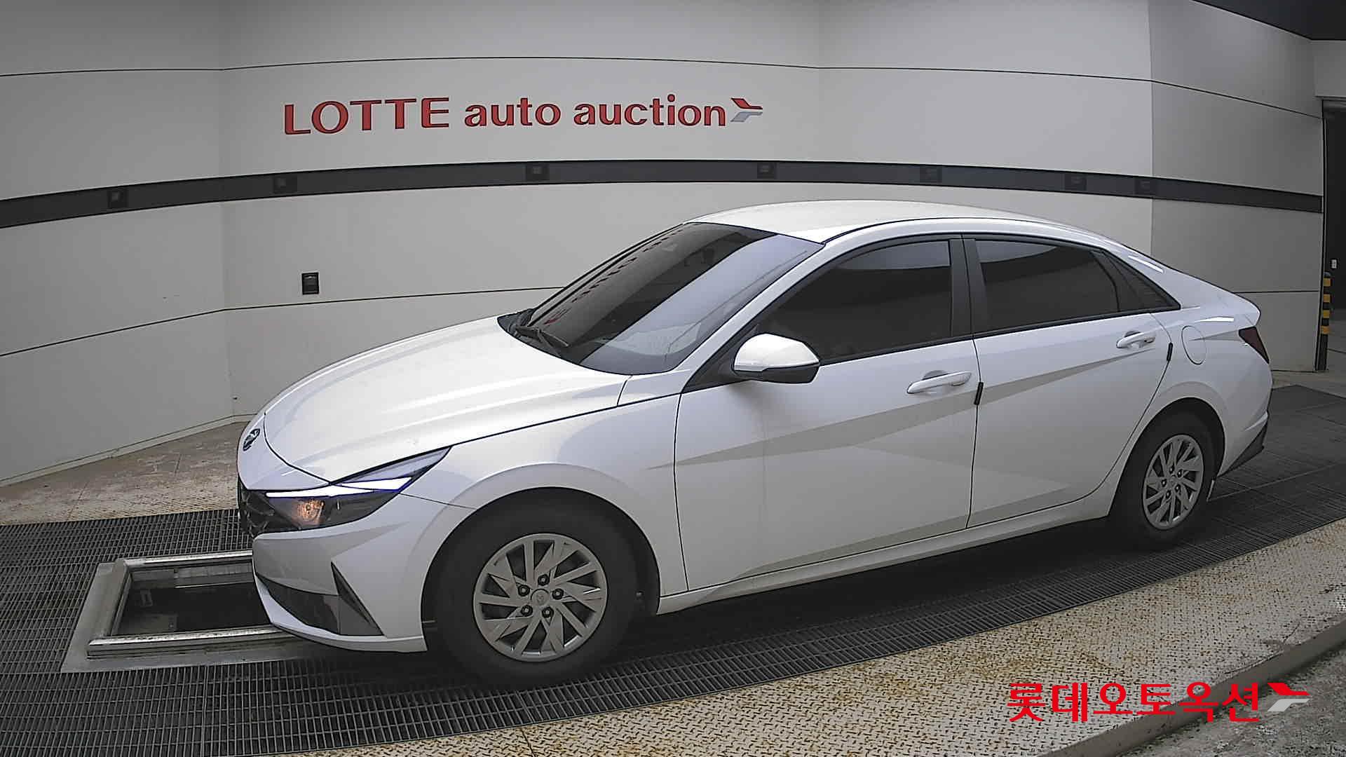 Hyundai Elantra - 12