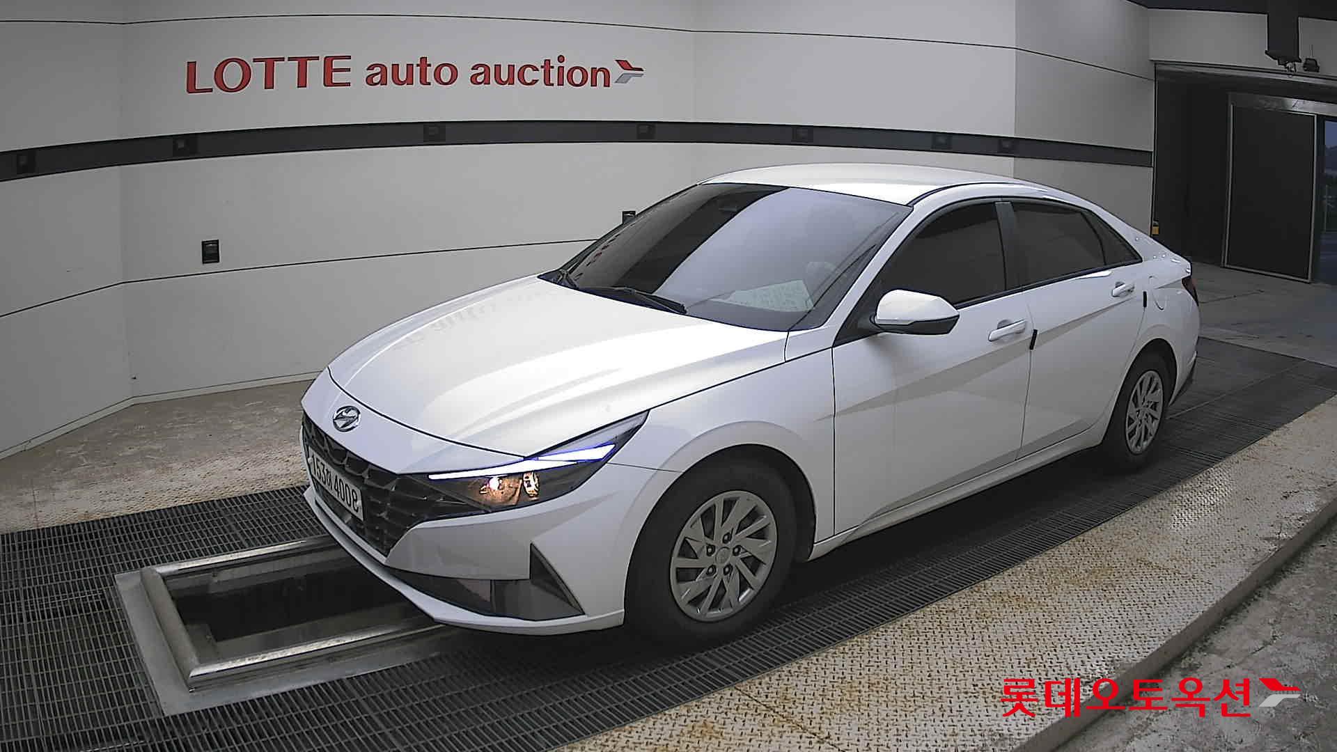 Hyundai Elantra - 11