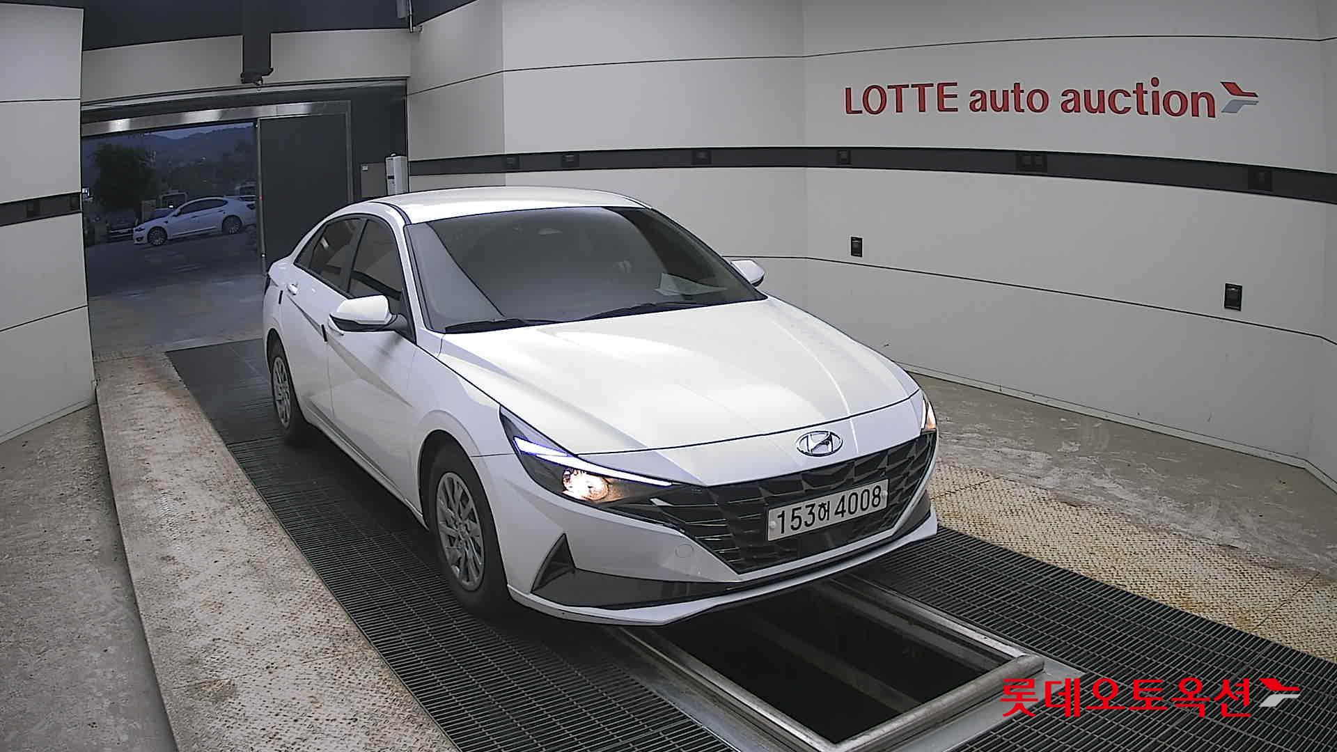 Hyundai Elantra - 24