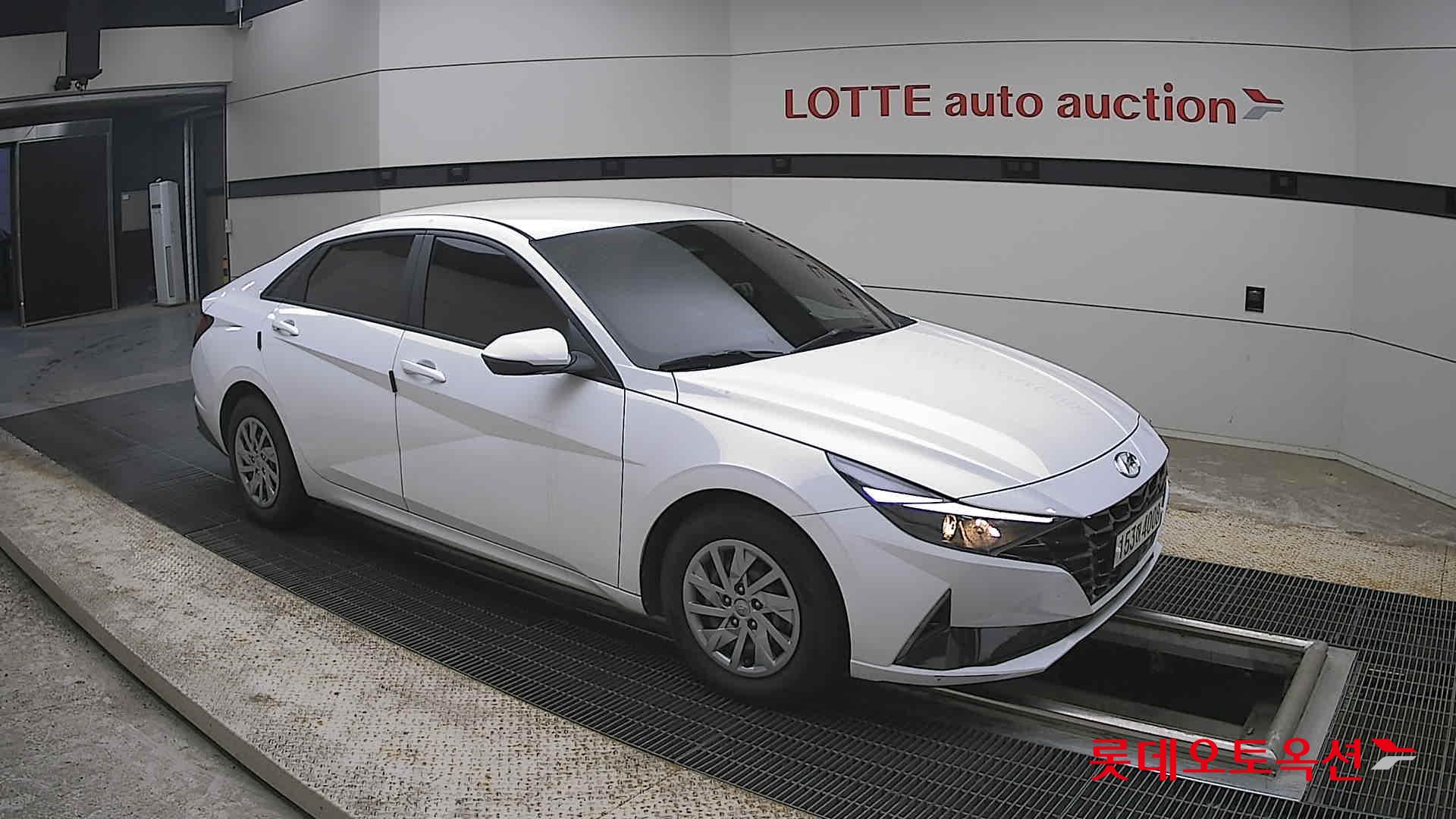 Hyundai Elantra - 23