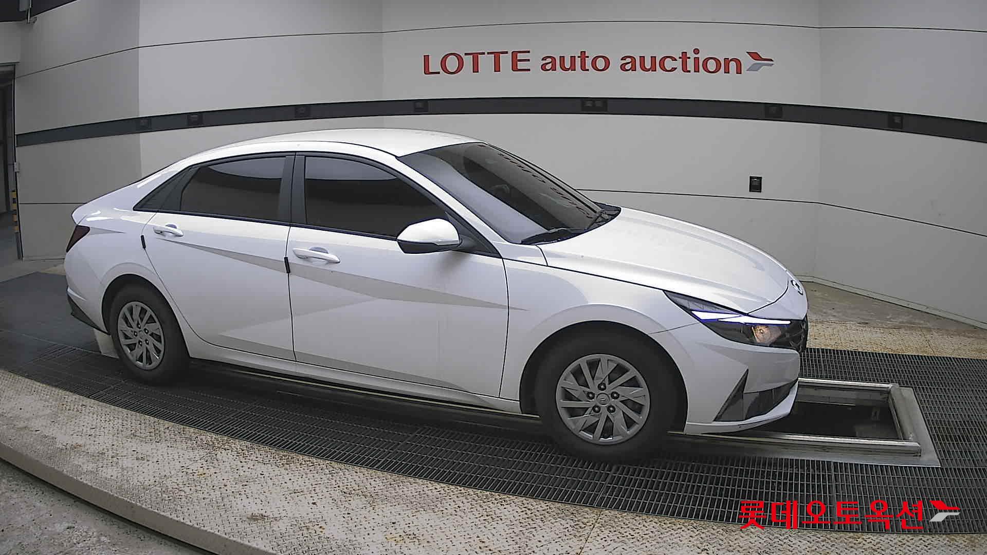 Hyundai Elantra - 22