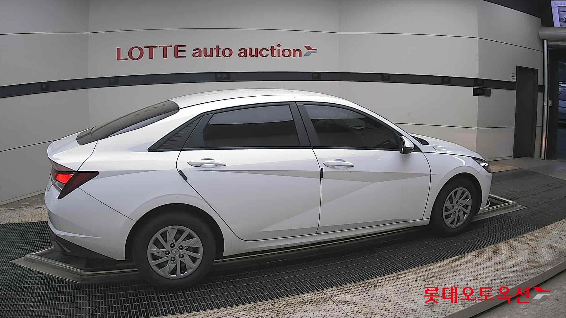 Hyundai Elantra - 20