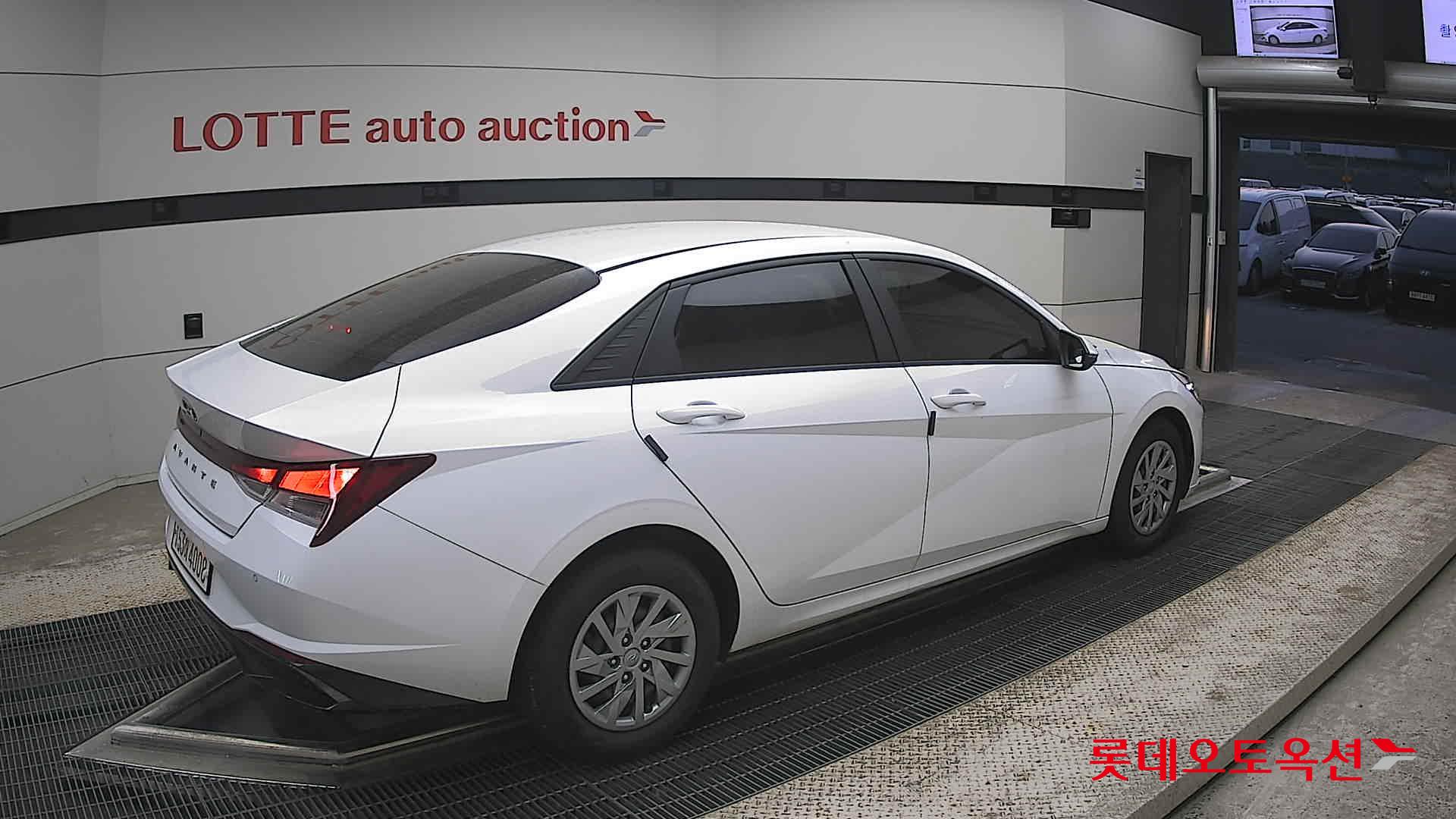 Hyundai Elantra - 19