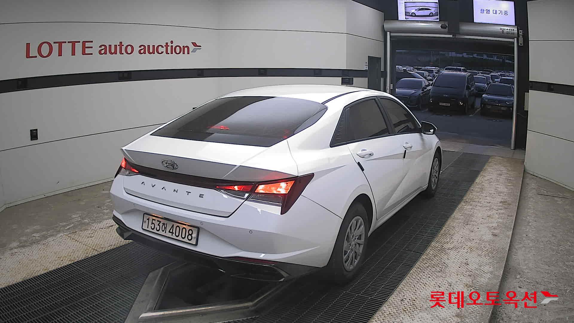 Hyundai Elantra - 18