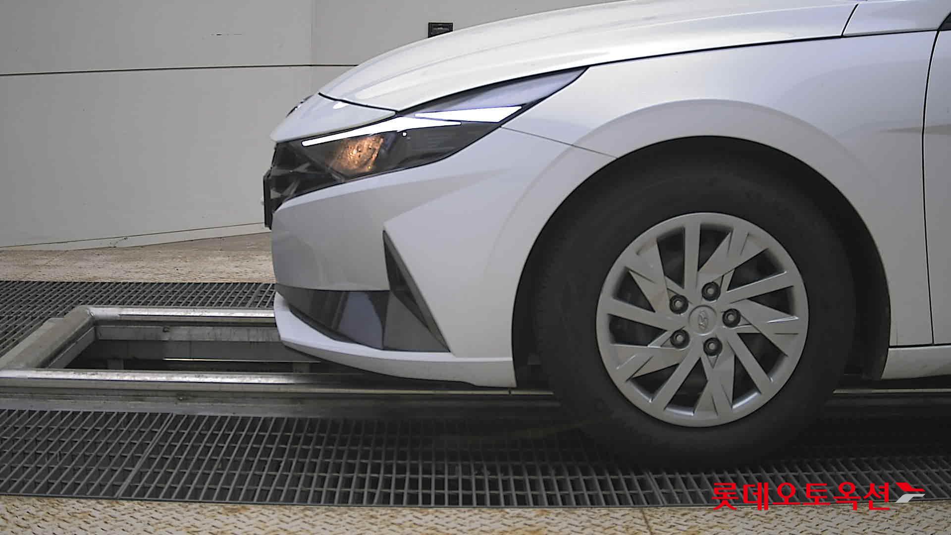 Hyundai Elantra - 25