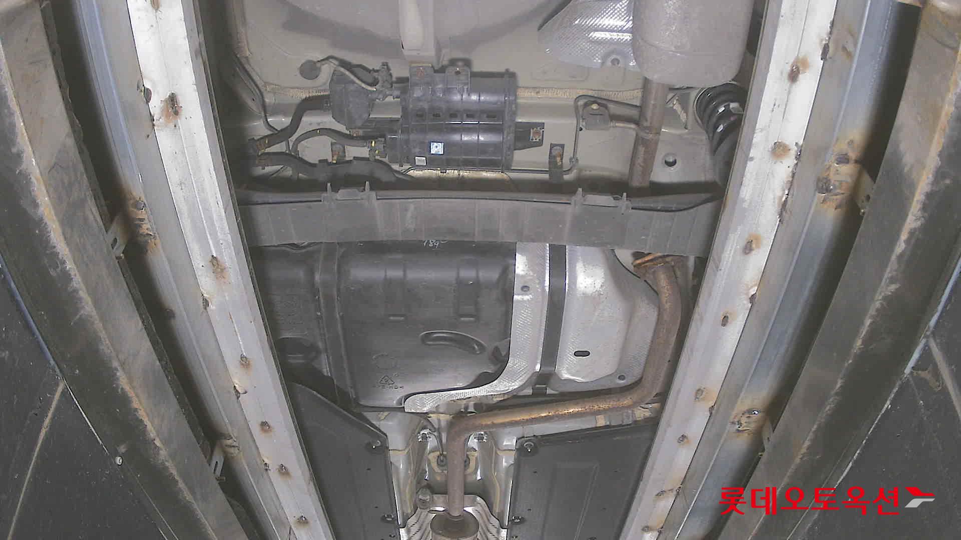 Hyundai Elantra - 2