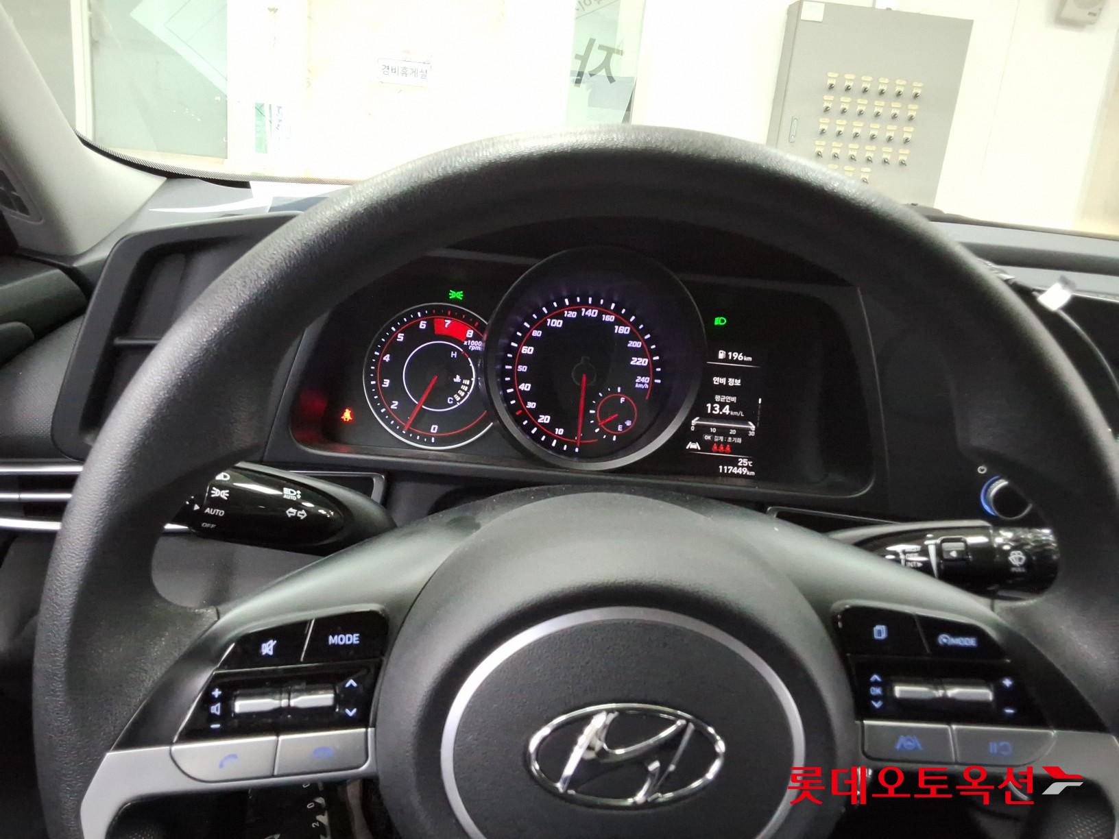 Hyundai Elantra - 30