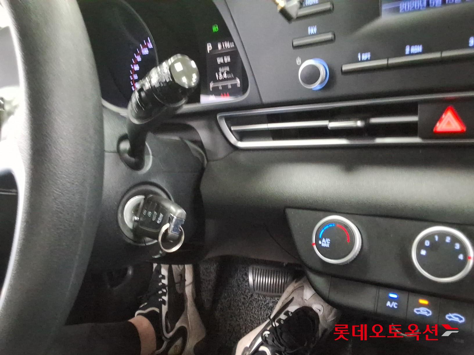 Hyundai Elantra - 34