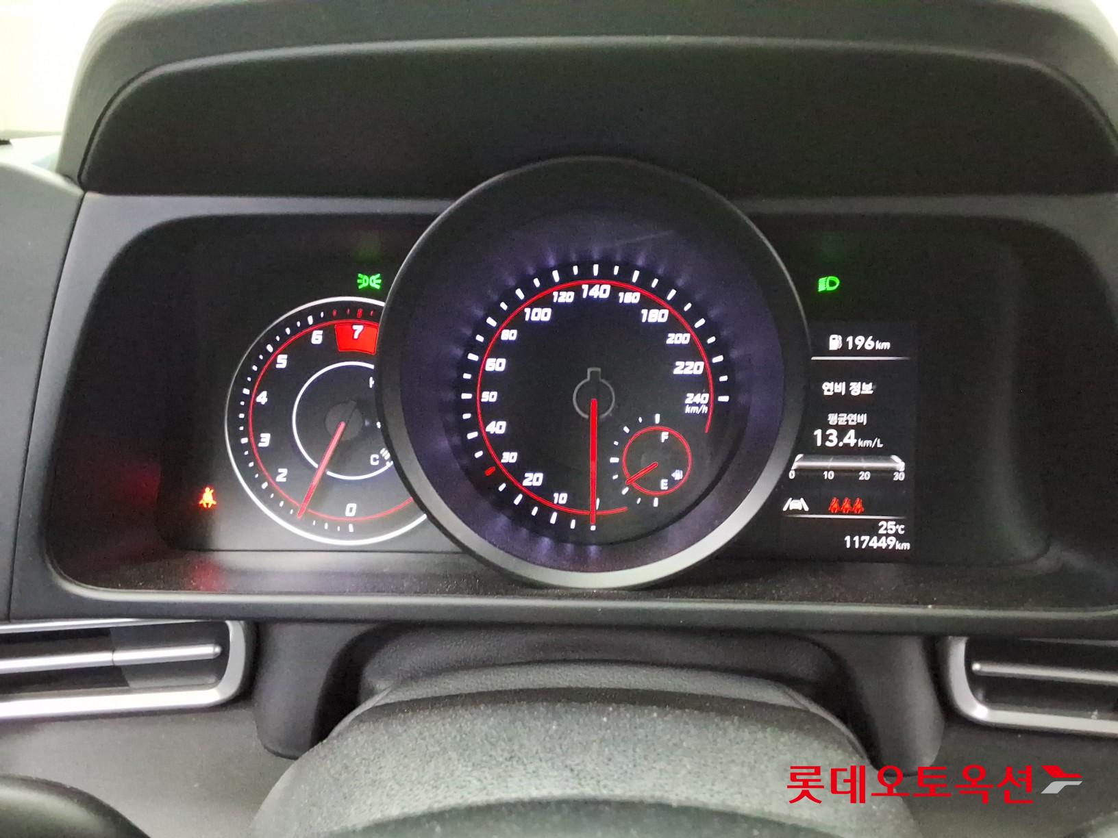 Hyundai Elantra - 35