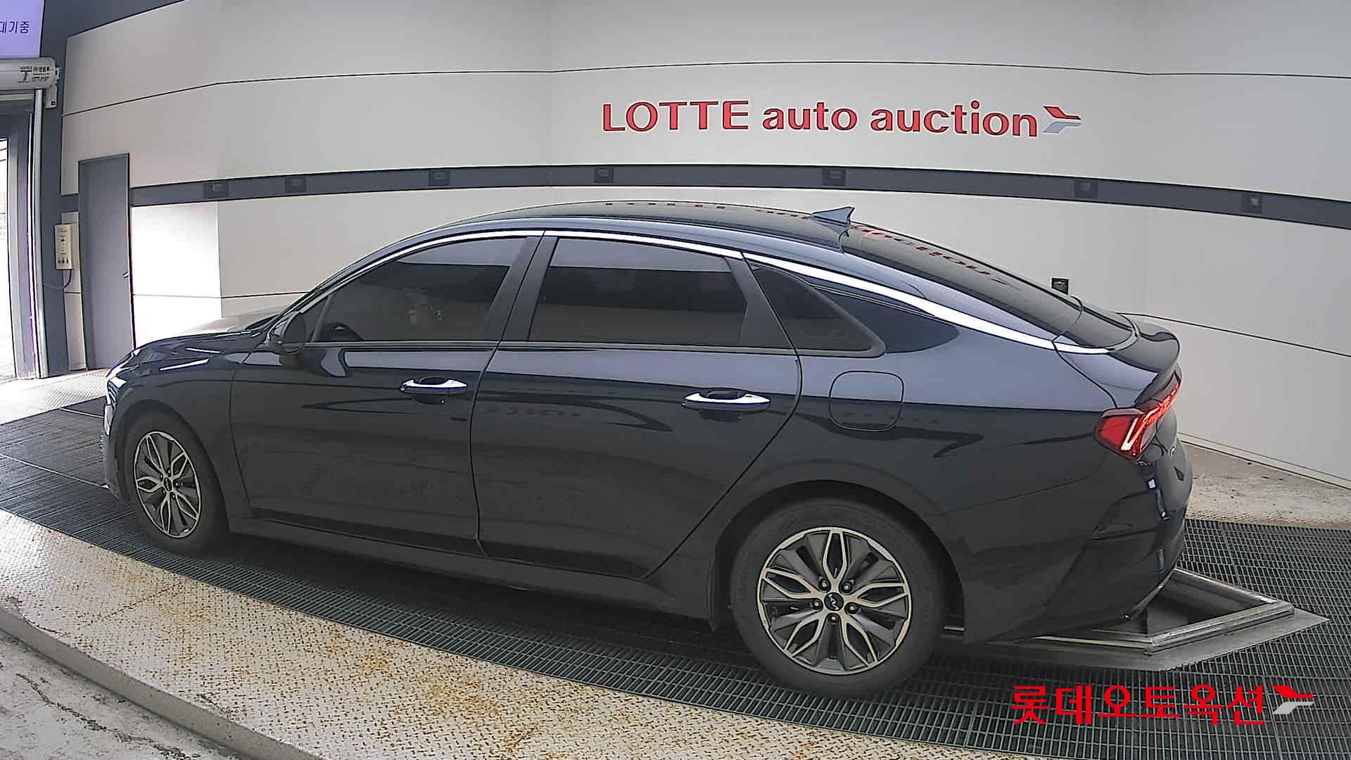 2022 - kia k5