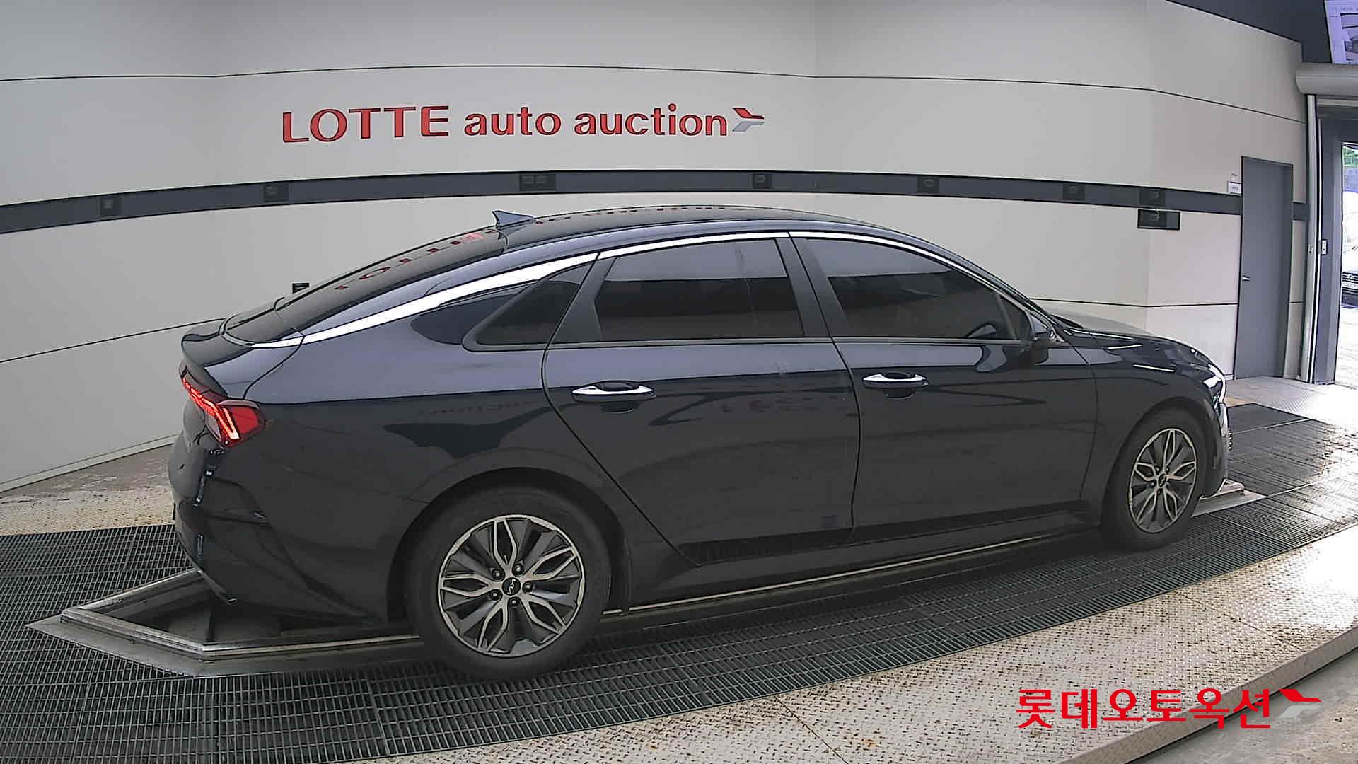 2022 - kia k5