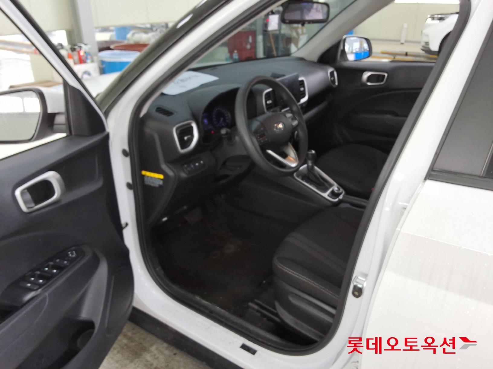 현대 베뉴 - 35