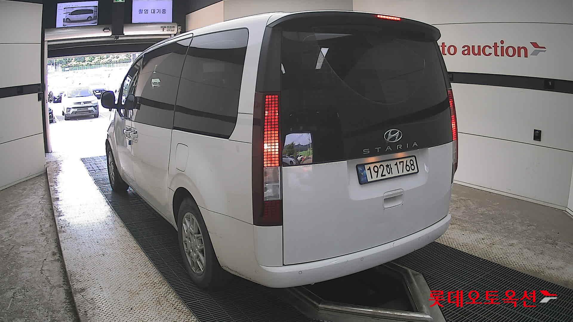 Hyundai Staria - 16