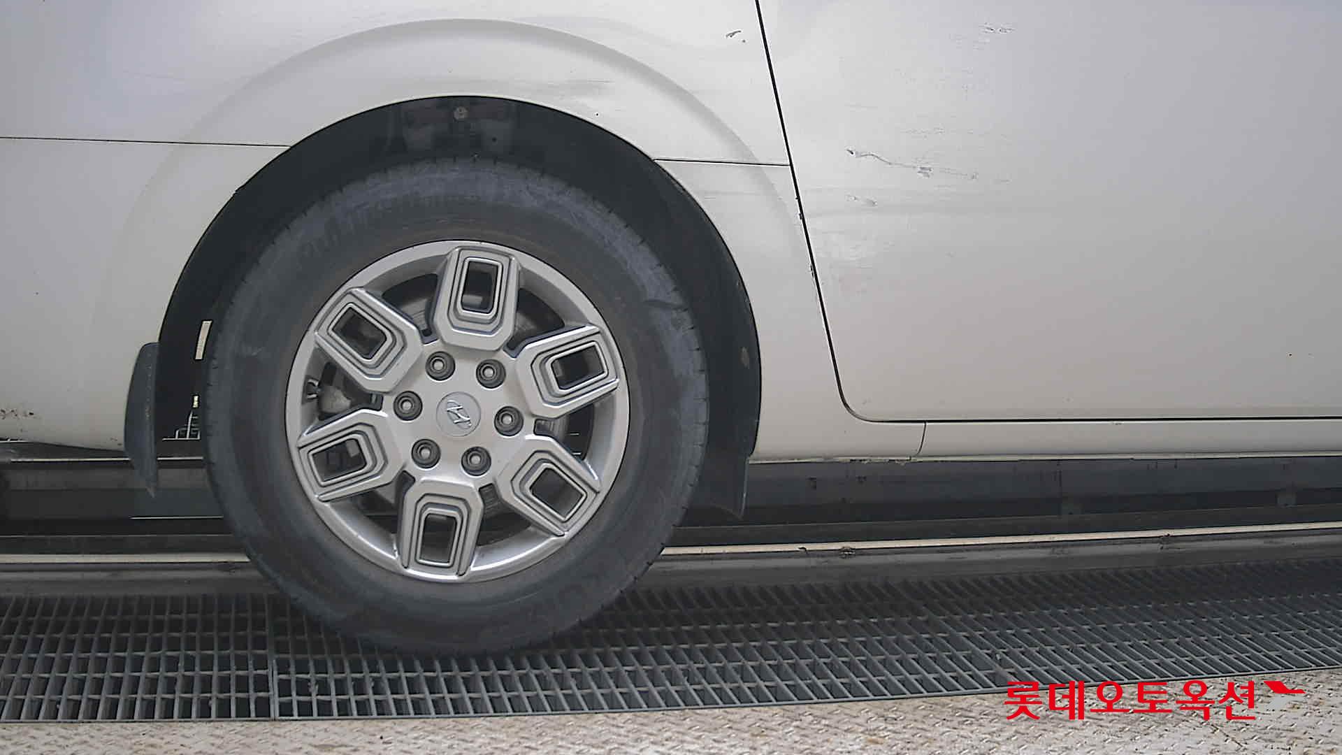 Hyundai Staria - 28