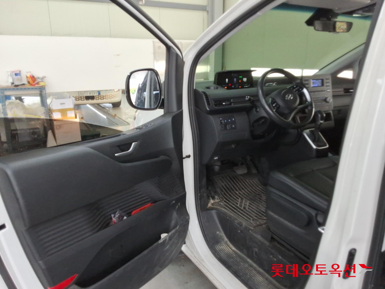 Hyundai Staria - 34
