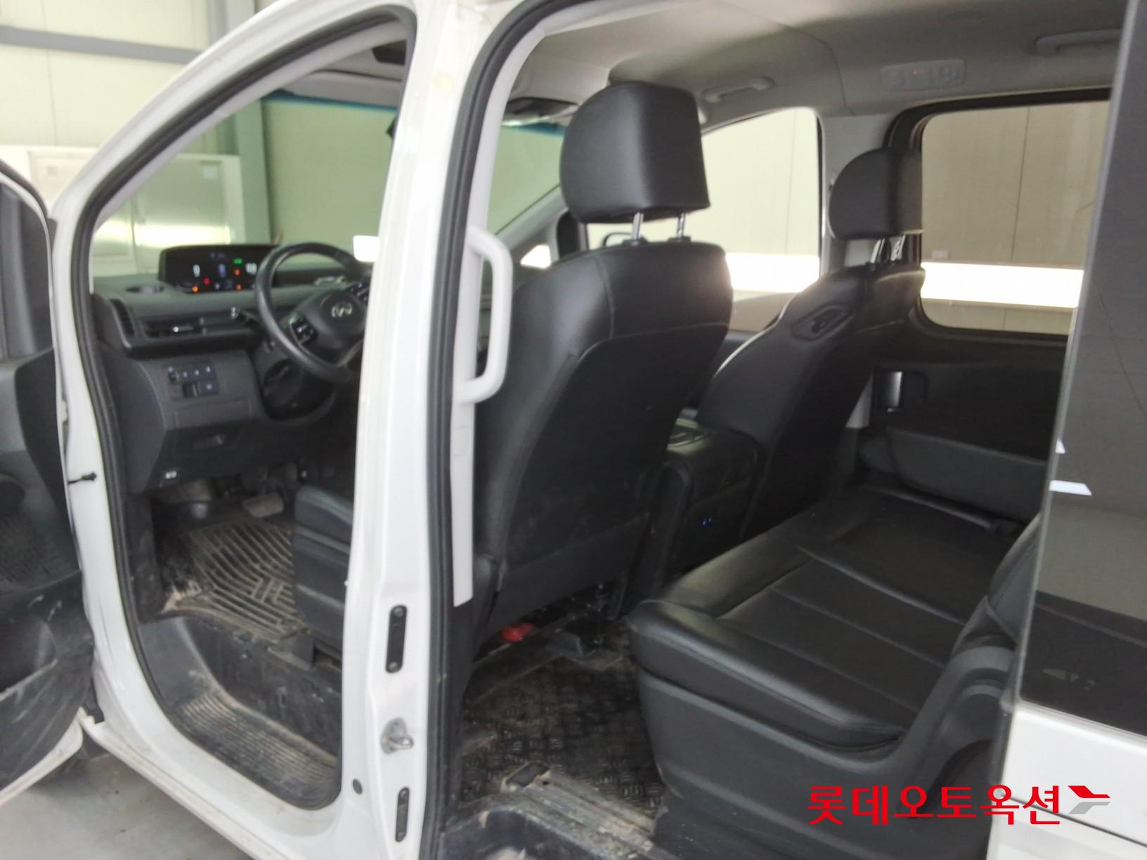 Hyundai Staria - 36