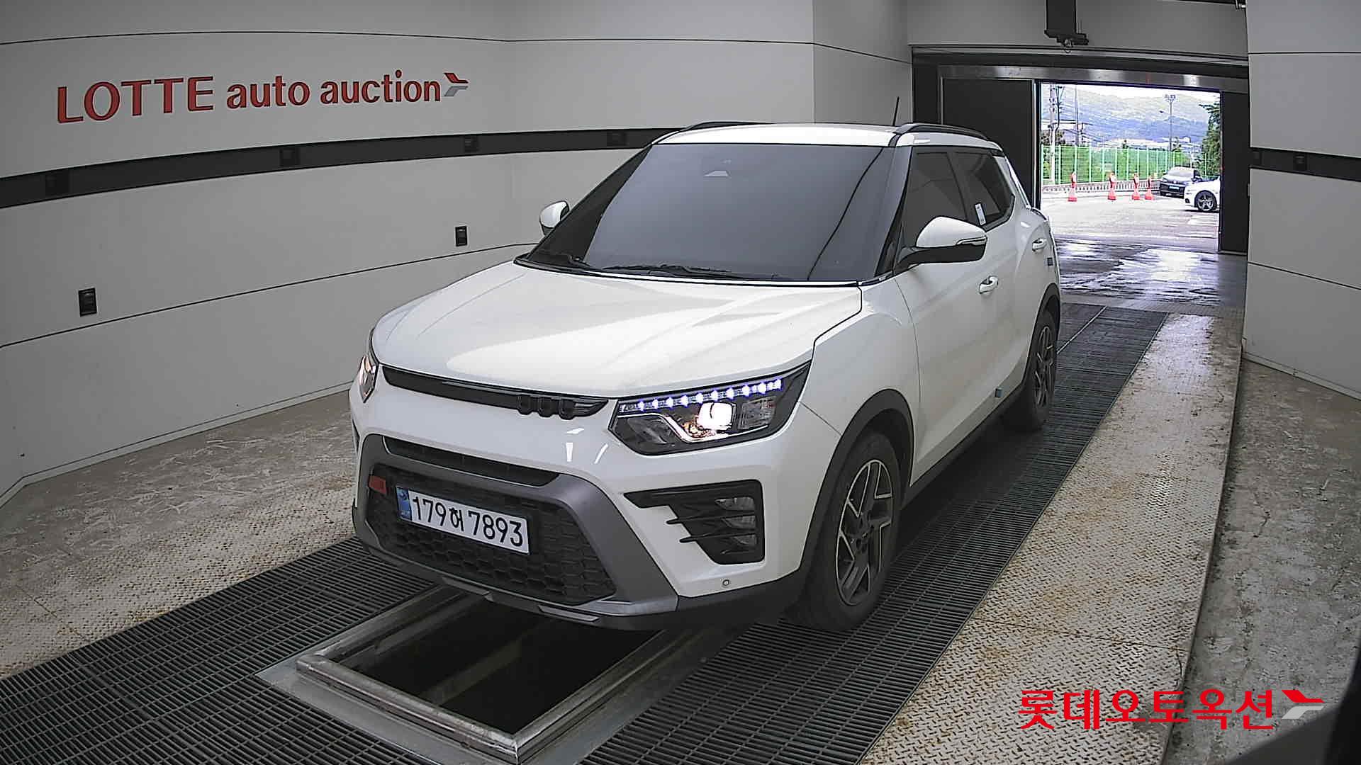 KG Mobility Tivoli - 10
