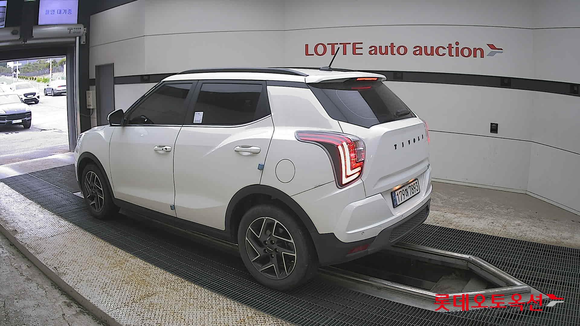 KG Mobility Tivoli - 15