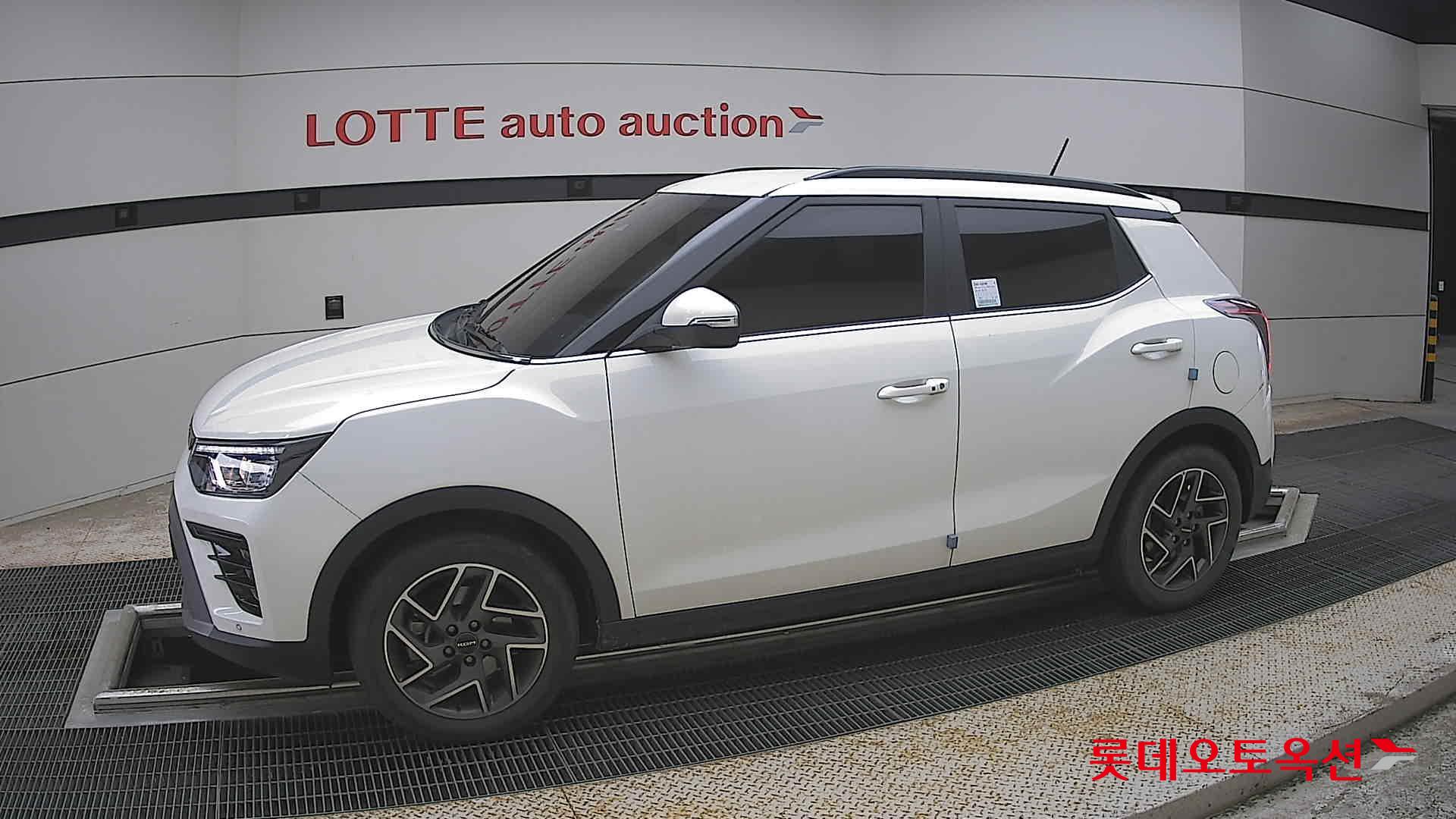 KG Mobility Tivoli - 12