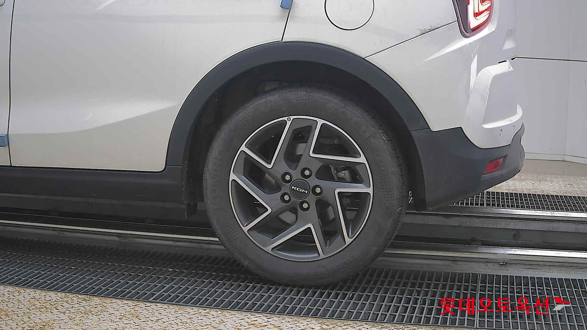 KG Mobility Tivoli - 26