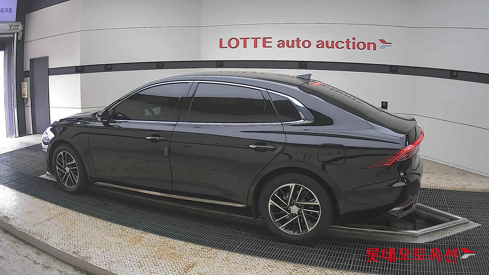 Hyundai Grandeur - 14