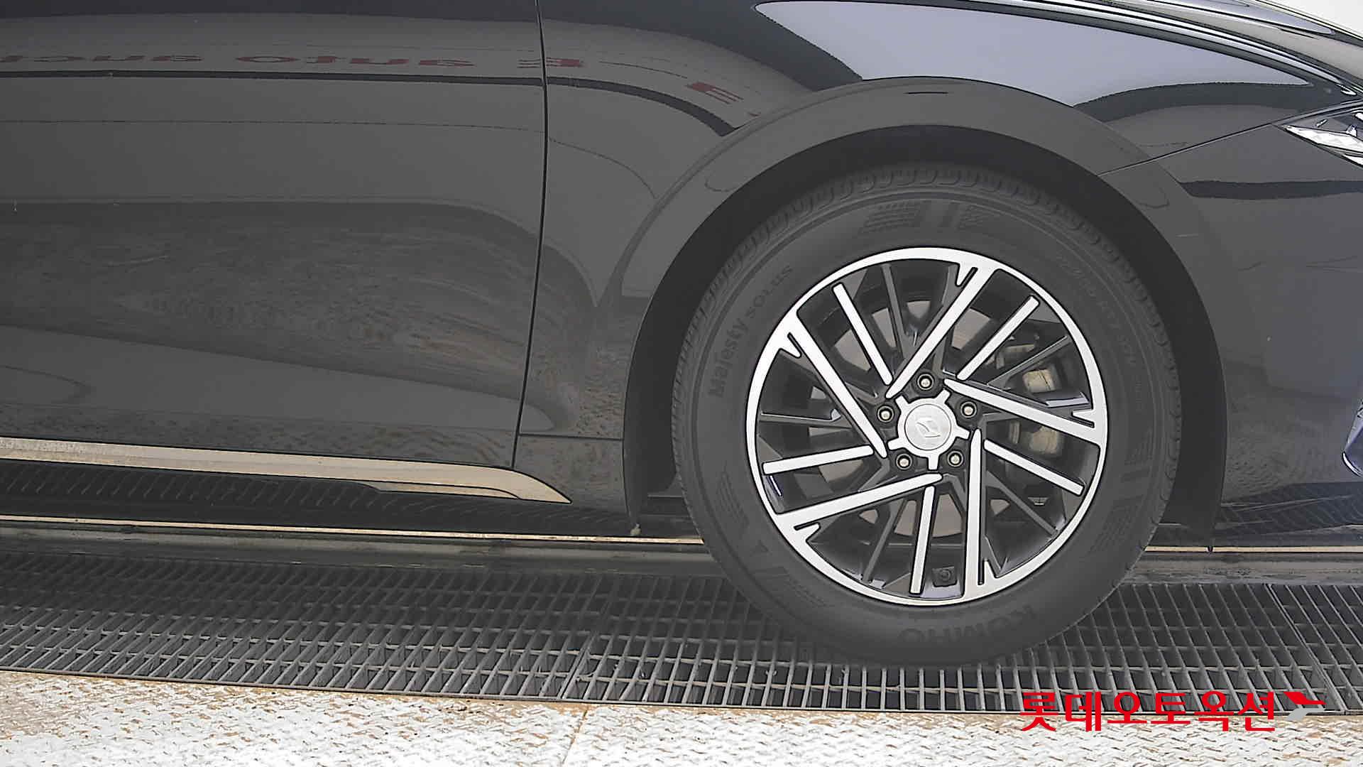 Hyundai Grandeur - 27