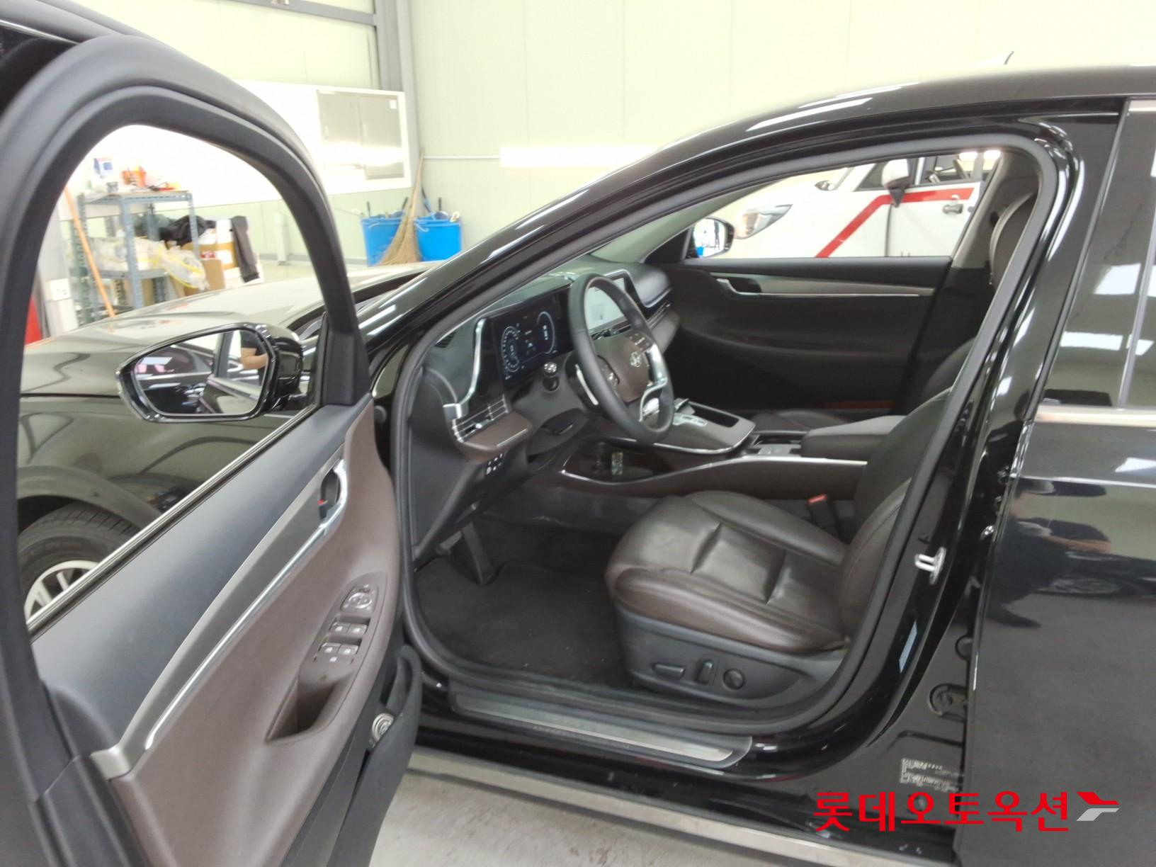 Hyundai Grandeur - 37