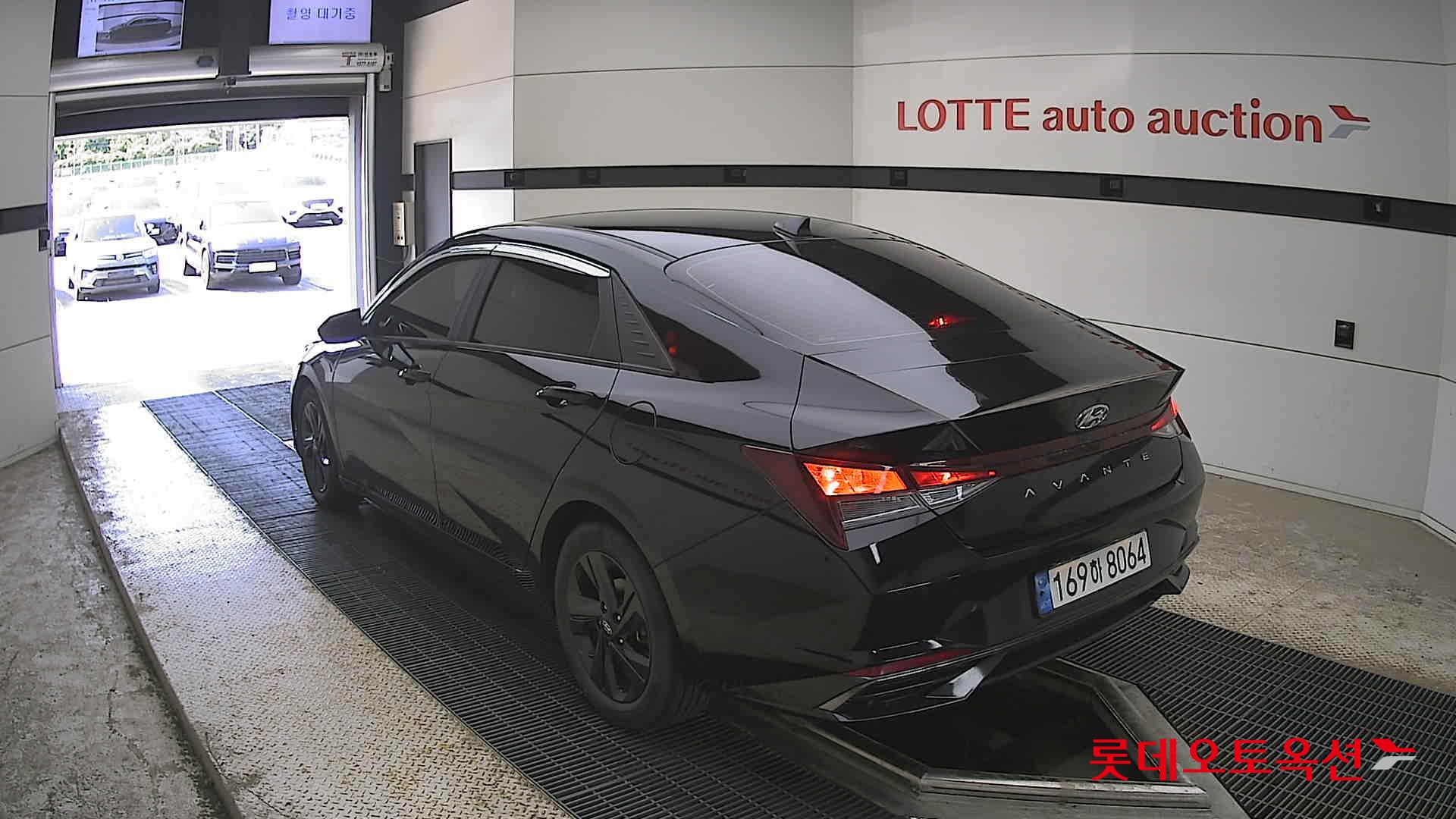 Hyundai Elantra - 4