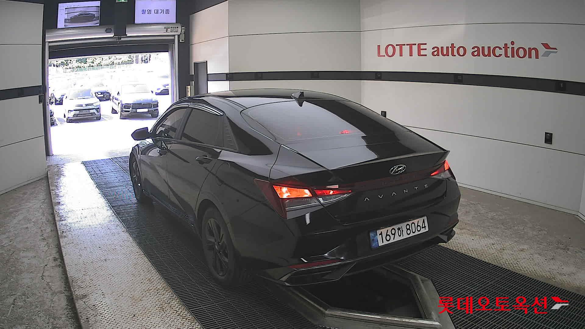 Hyundai Elantra - 16