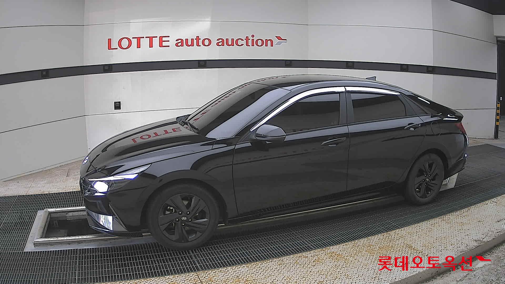 Hyundai Elantra - 12