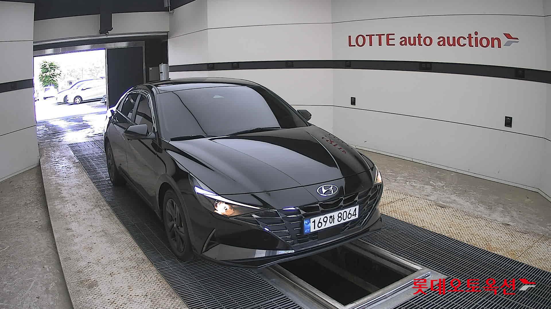Hyundai Elantra - 24