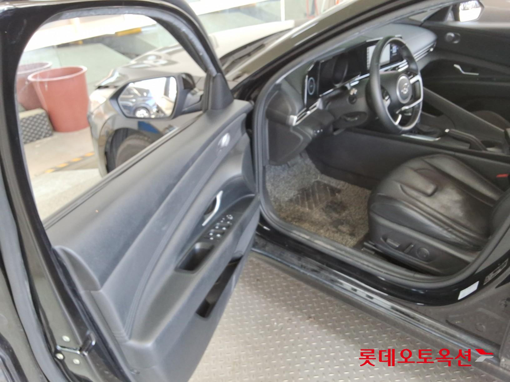 Hyundai Elantra - 37