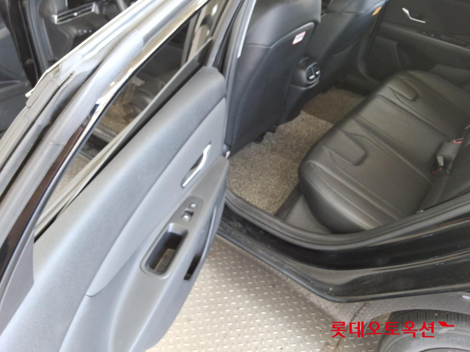 Hyundai Elantra - 38