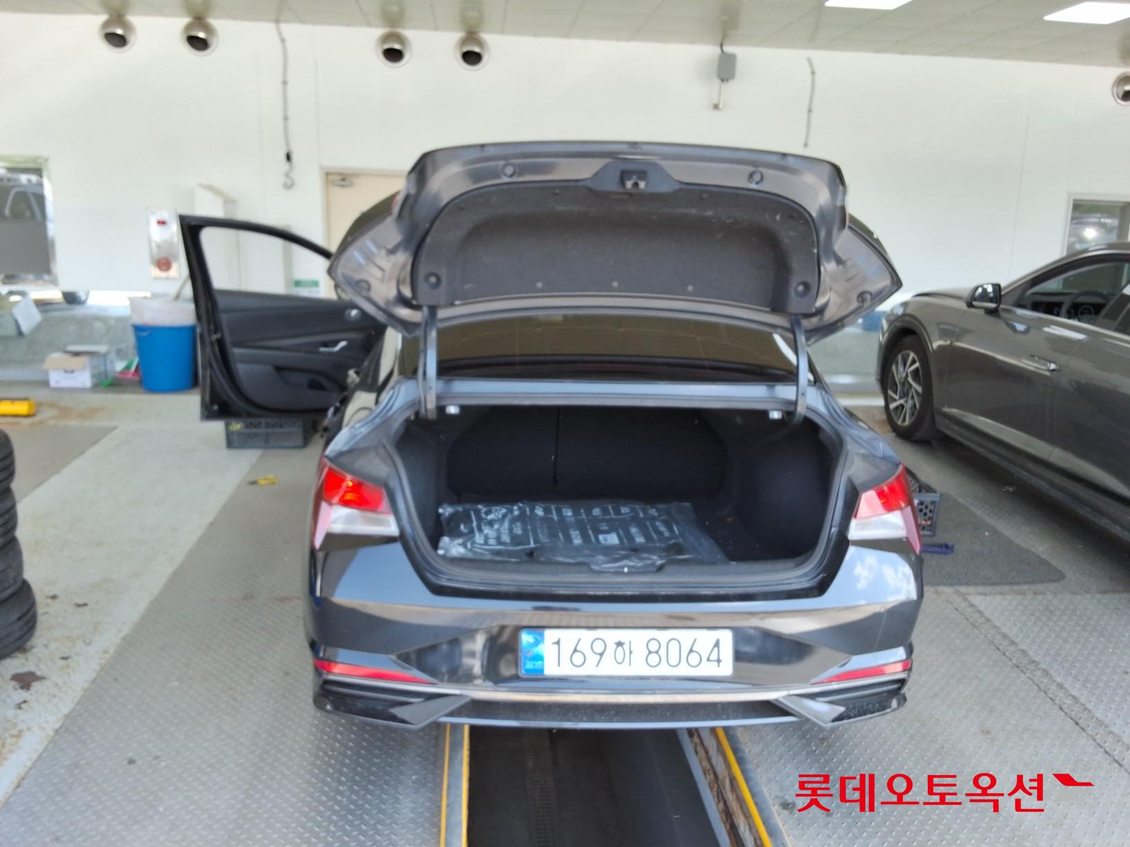 Hyundai Elantra - 9