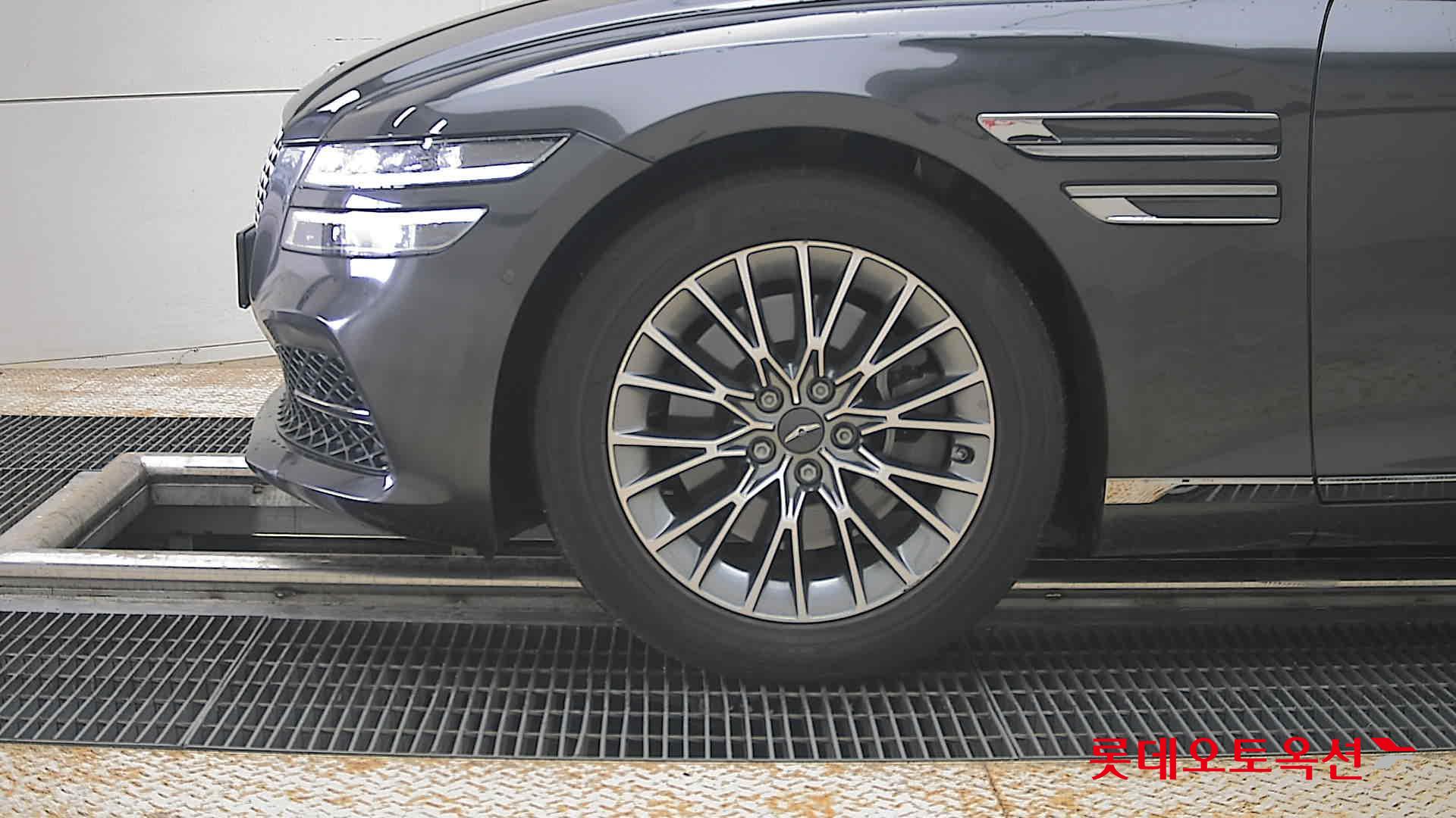 Genesis G80 - 25