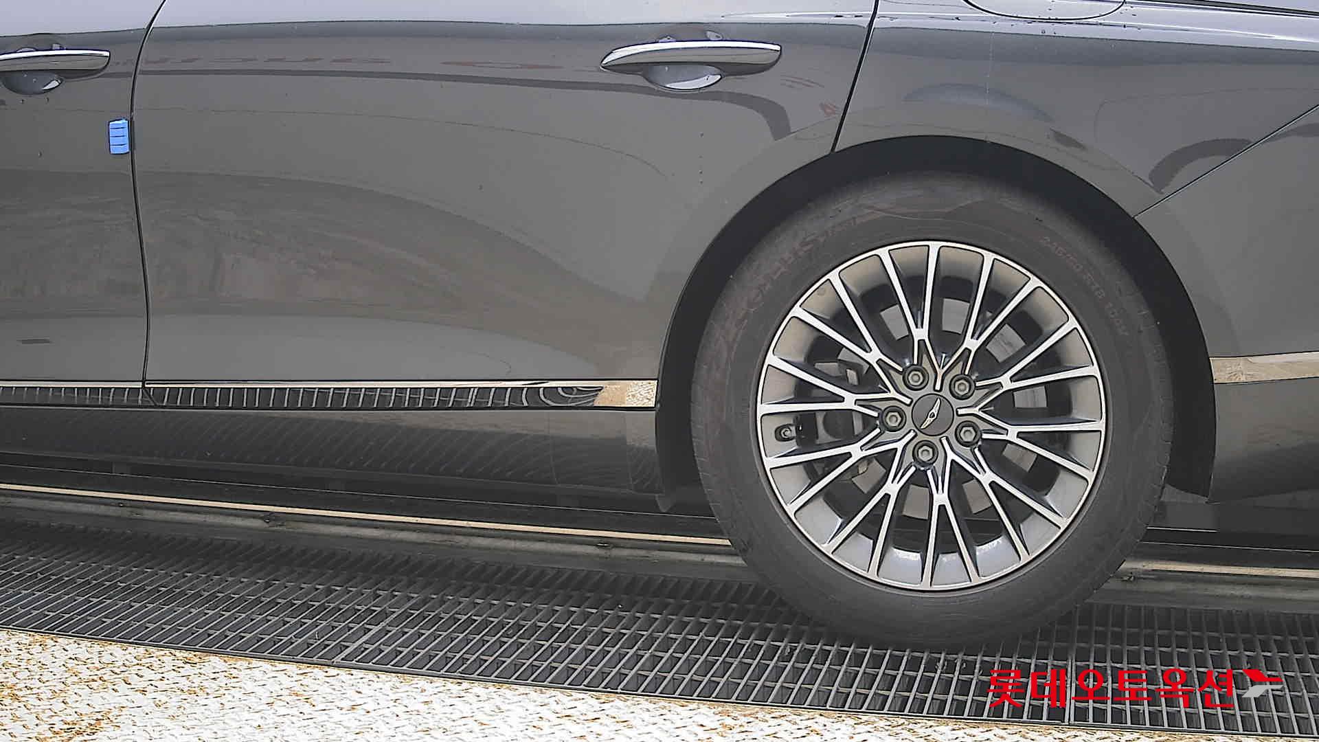 Genesis G80 - 26